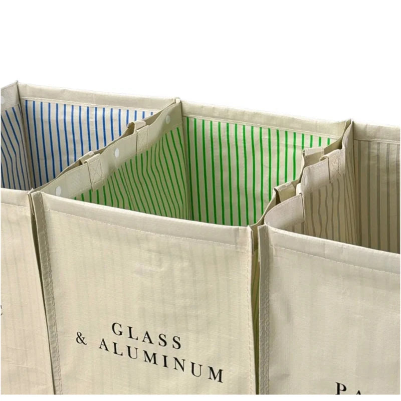 Poubelle de tri 3 compartiments pour recyclage plastique verre papier dans un salon moderne